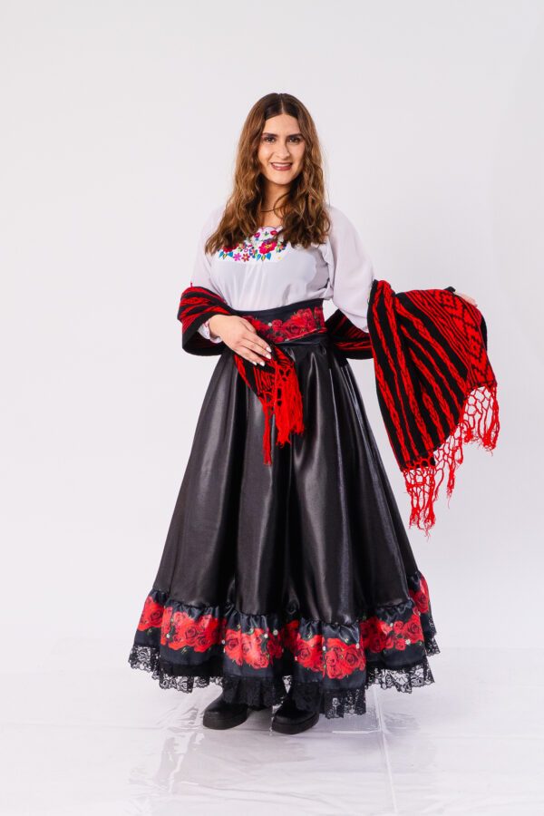 Chola cuencana antigua